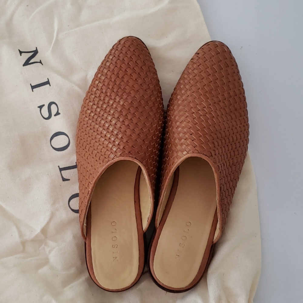 Nisolo Ama Mules in Brown color